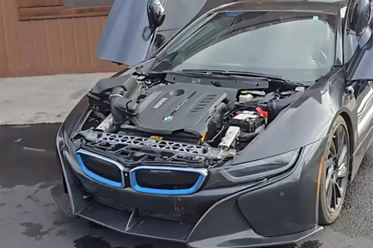 بی‌ام‌و i۸ علیه گذشته‌اش شورش کرد! / جراحی بی‌رحمانه روی جذاب آلمانی