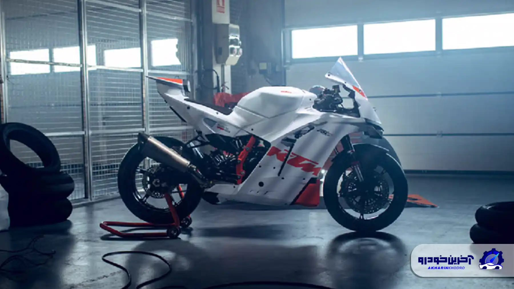 موتورسیکلت کی تی ام 990 RC R Track با پیشرانه ۱۳۵ اسب بخاری معرفی شد