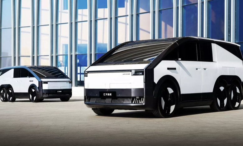 ناو هواپیمابر روی آسفالت